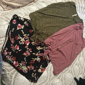 Bundle of Summer shorts with 2 matching tops!